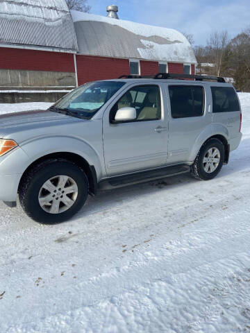 2005 Nissan Pathfinder LE