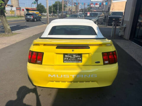 2003 Ford Mustang Deluxe