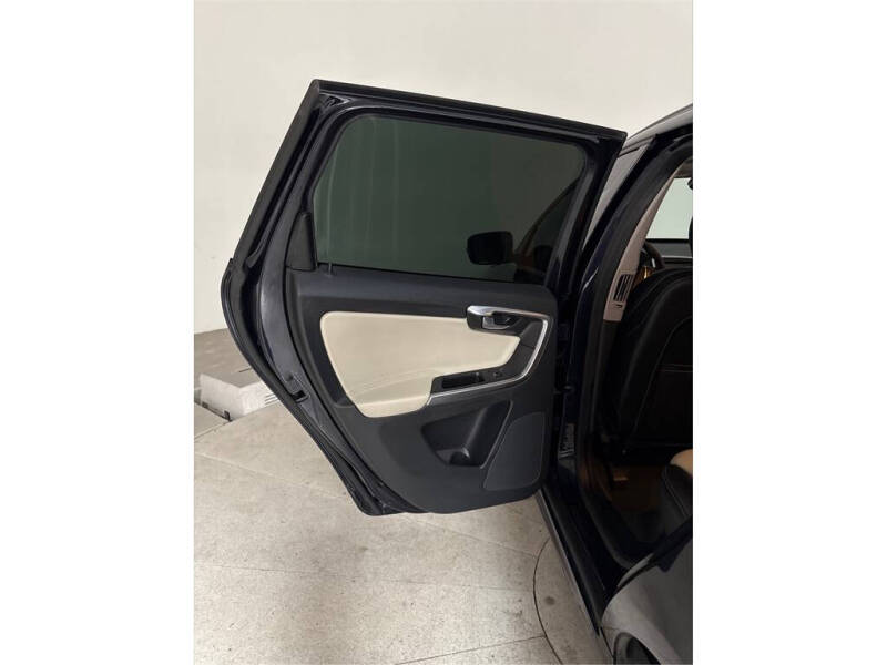 2017 Volvo XC60 T6 Dynamic