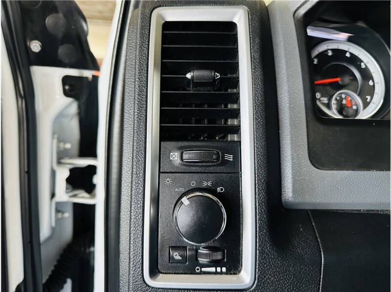 2013 RAM 1500 SLT