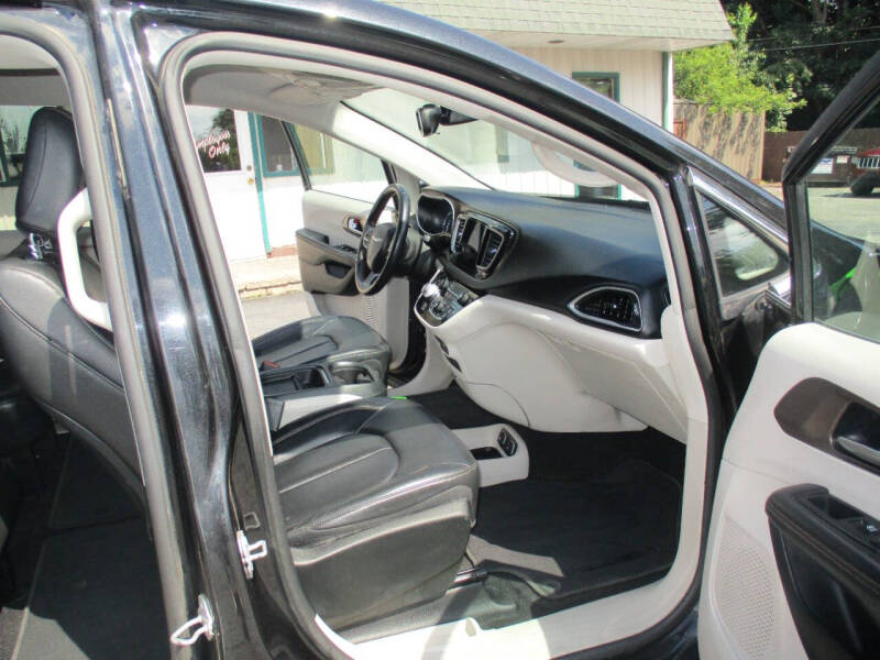 2017 Chrysler Pacifica Touring-L