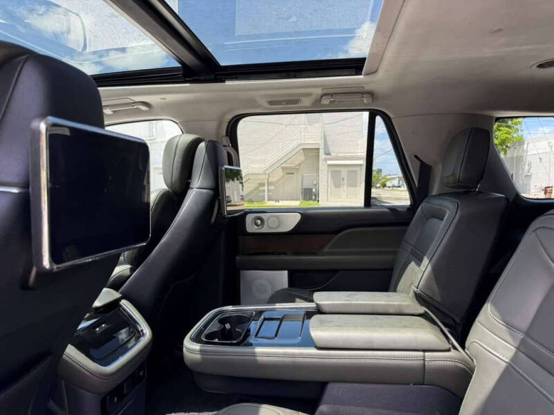 2022 Lincoln Navigator L Black Label