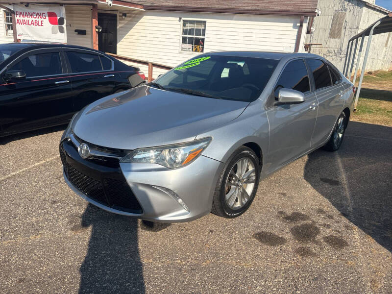 2017 Toyota Camry SE's photo