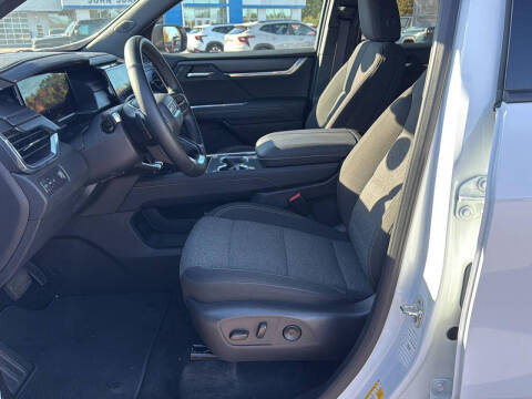 2025 GMC Acadia Elevation