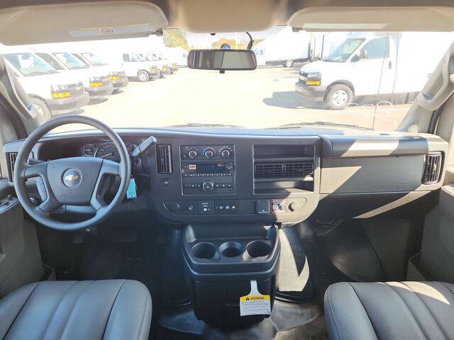 2025 Chevrolet Express 3500