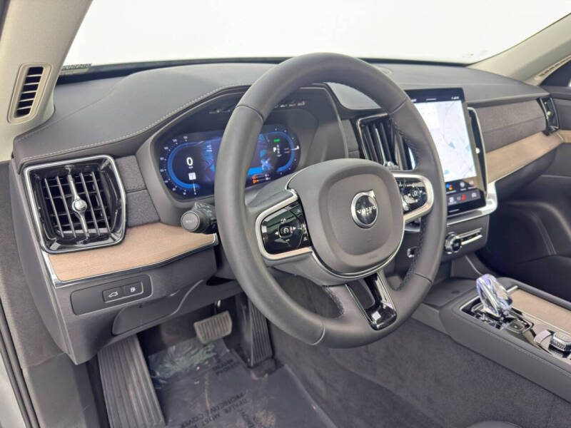 2025 Volvo XC90 T8 Plus Bright Theme 7P