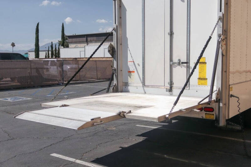 2016 Freightliner M2 106