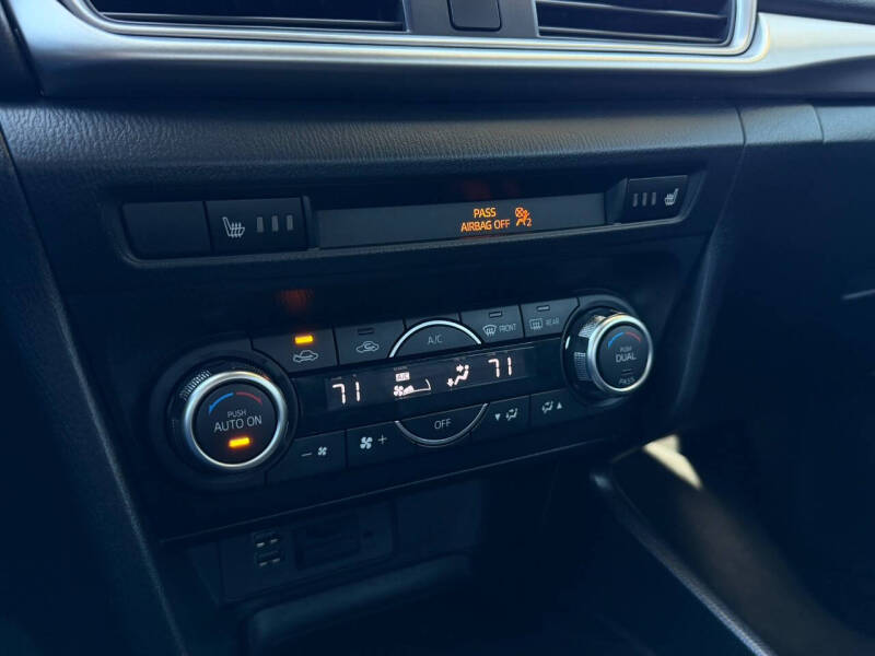 2018 Mazda MAZDA3 Touring