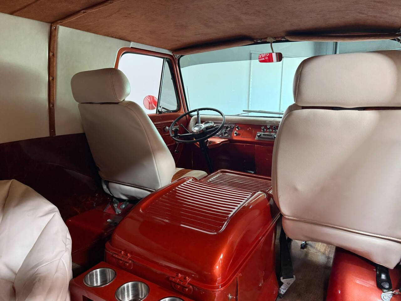 1966 Ford Econoline Supervan 33