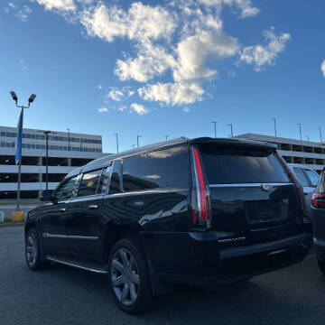 2018 Cadillac Escalade ESV Luxury