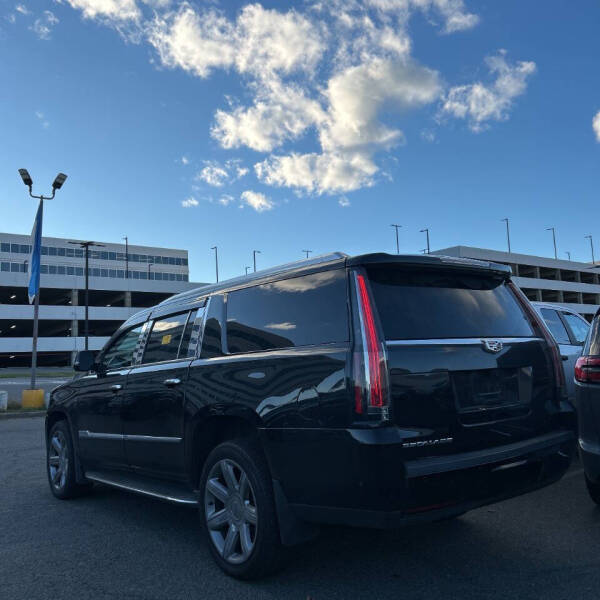 2018 Cadillac Escalade ESV Luxury