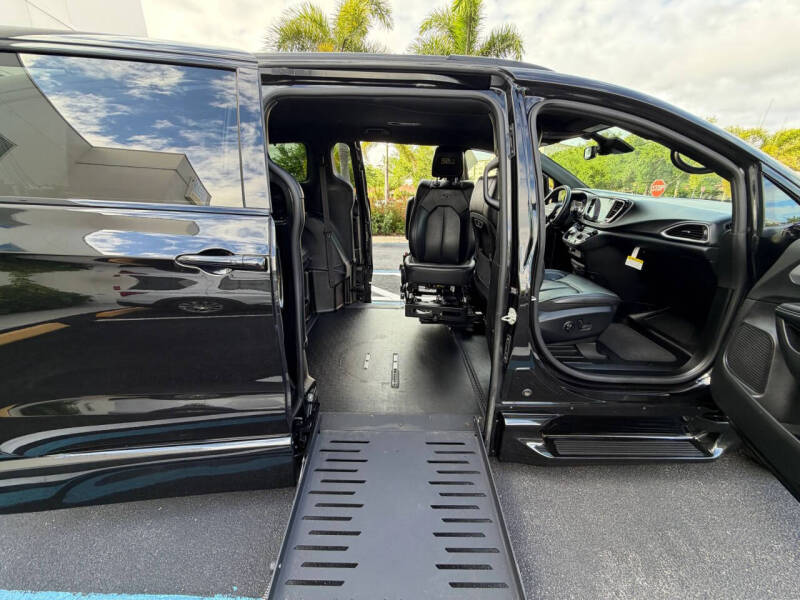 2021 Chrysler Pacifica Touring L