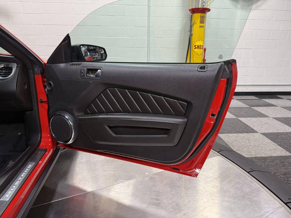 2011 Ford Mustang 35