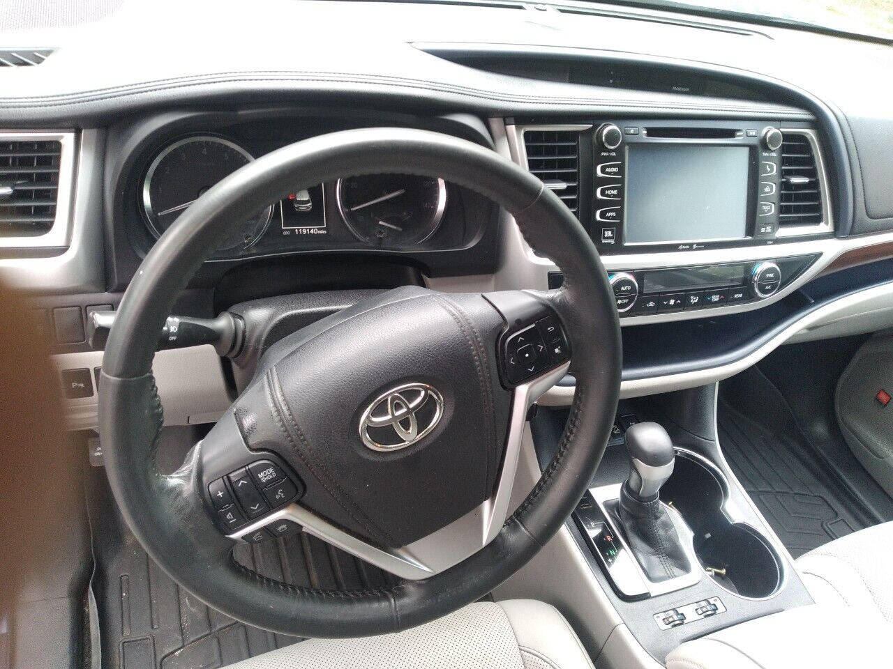 2014 Toyota Highlander  - $25,999