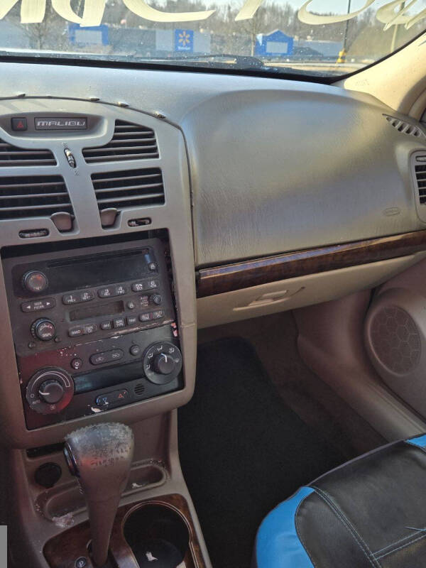 2005 Chevrolet Malibu LT photo 12