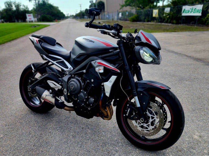 2022 Triumph STREET TRIPLE  R STD/LOW