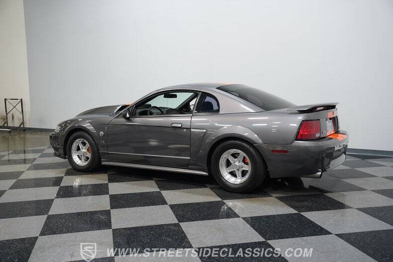 2004 Ford Mustang GT Deluxe
