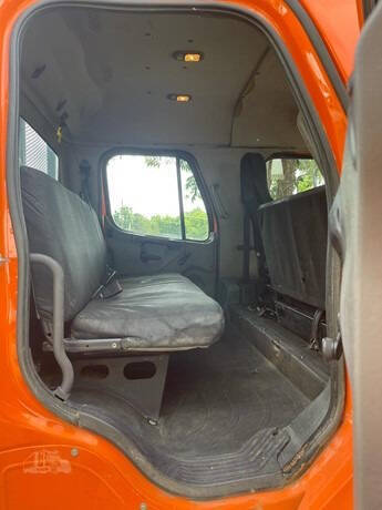 2018 Freightliner Business class M2