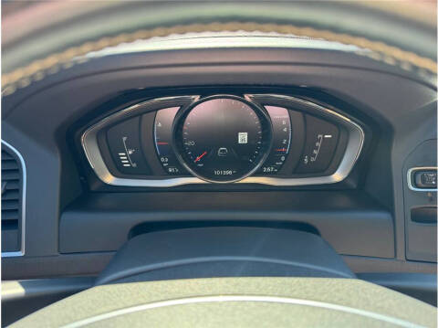 2017 Volvo XC60 T6 R-Design