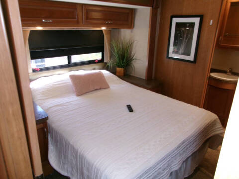 2015 Fleetwood RV Bounder 35k