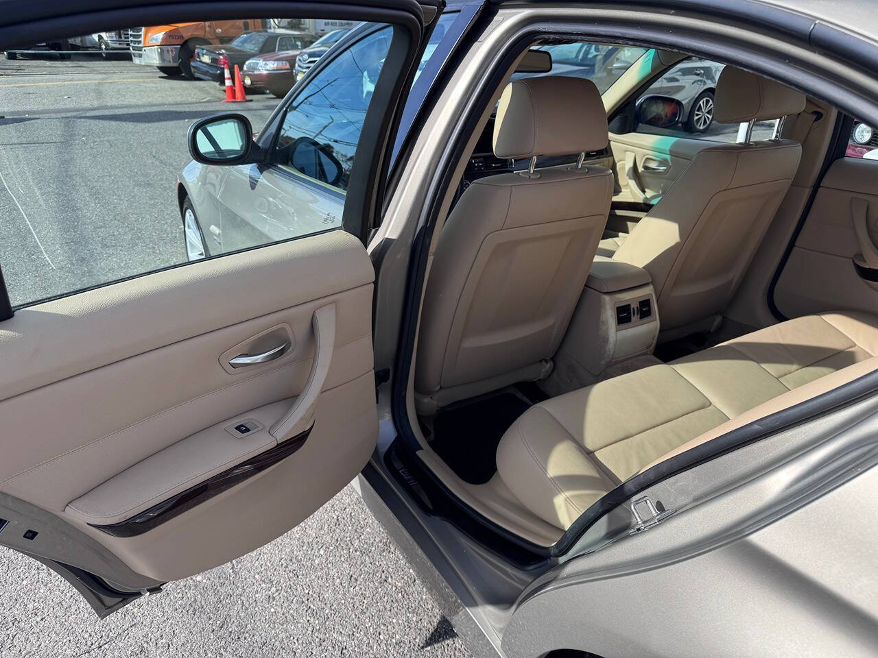 2011 BMW 3 Series 13