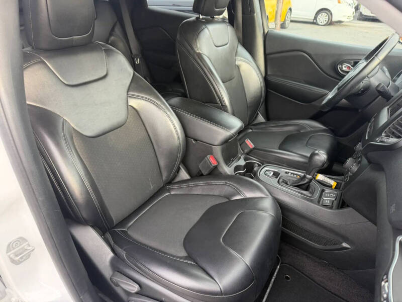 2019 Jeep Cherokee Latitude Plus