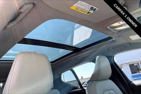 2024 Volvo XC40 B5 Plus Bright Theme