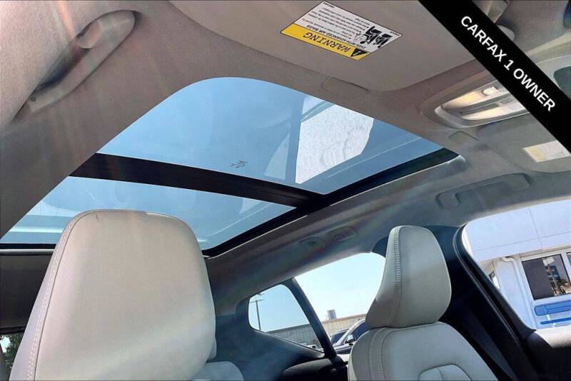 2024 Volvo XC40 B5 Plus Bright Theme