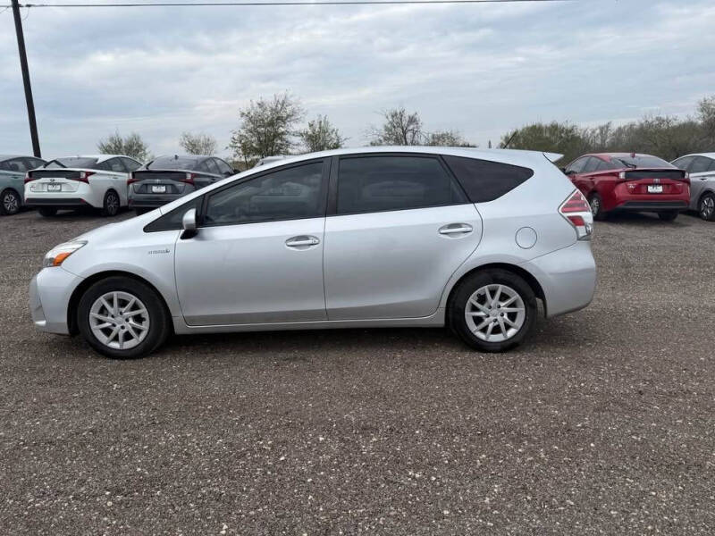 2017 Toyota Prius v Three