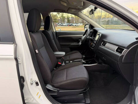 2017 Mitsubishi Outlander ES