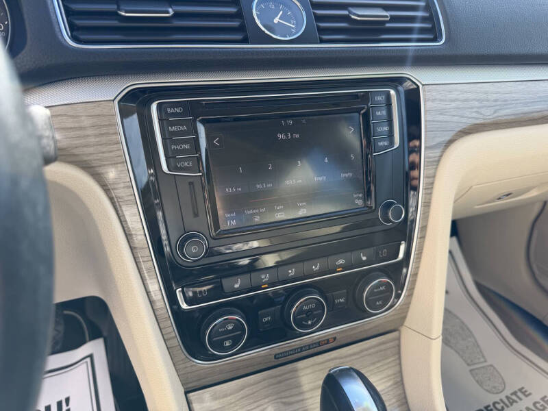 2017 Volkswagen Passat 1.8T SE