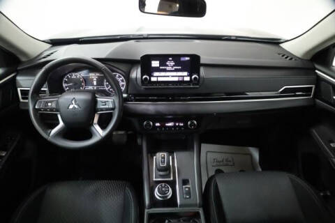 2022 Mitsubishi Outlander ES