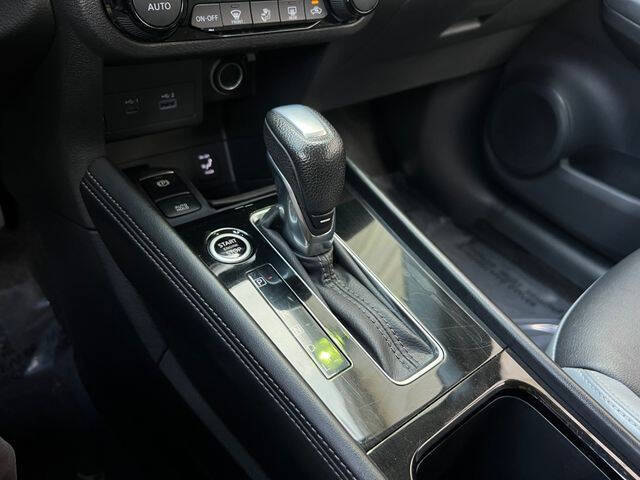 2021 Nissan Kicks SR