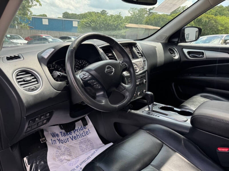 2017 Nissan Pathfinder SV