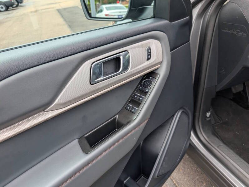 2025 Ford Explorer Active