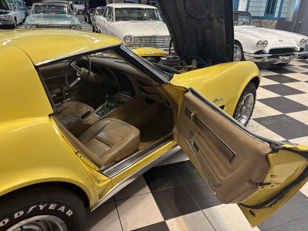 1975 Chevrolet Corvette 26
