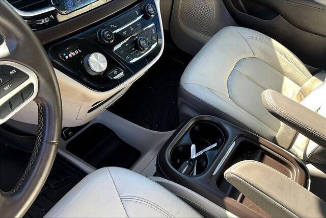 2017 Chrysler Pacifica Touring-L