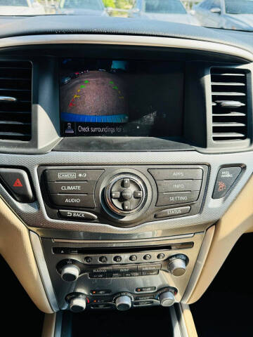 2017 Nissan Pathfinder SL