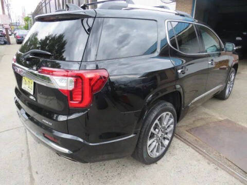 2022 GMC Acadia Denali