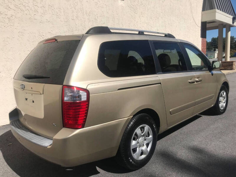 2007 Kia Sedona LX photo 2