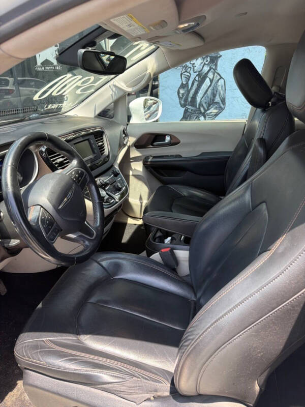 2017 Chrysler Pacifica Touring-L