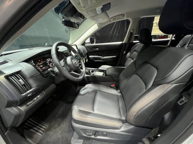 2025 Nissan Pathfinder SL