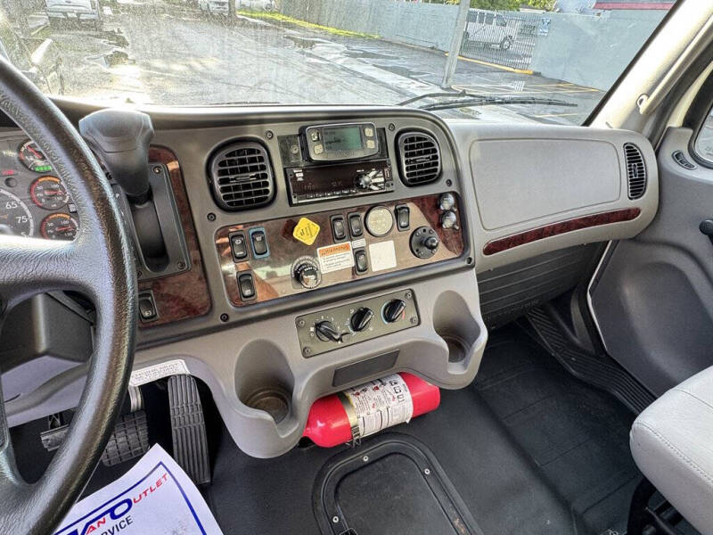 2022 Freightliner M2 106