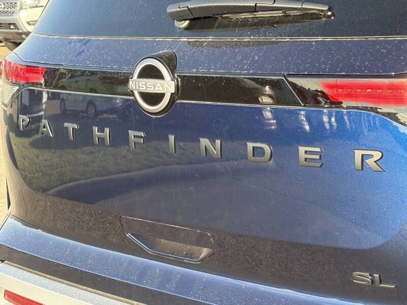 2025 Nissan Pathfinder SL