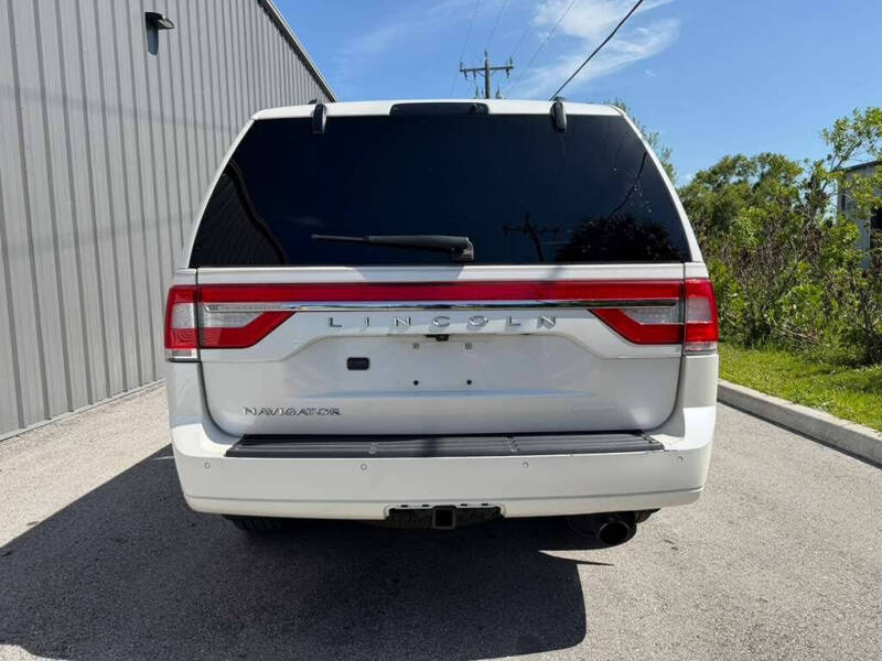 2017 Lincoln Navigator Select