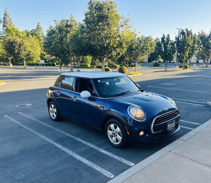 2017 MINI Hardtop 4 Door Cooper