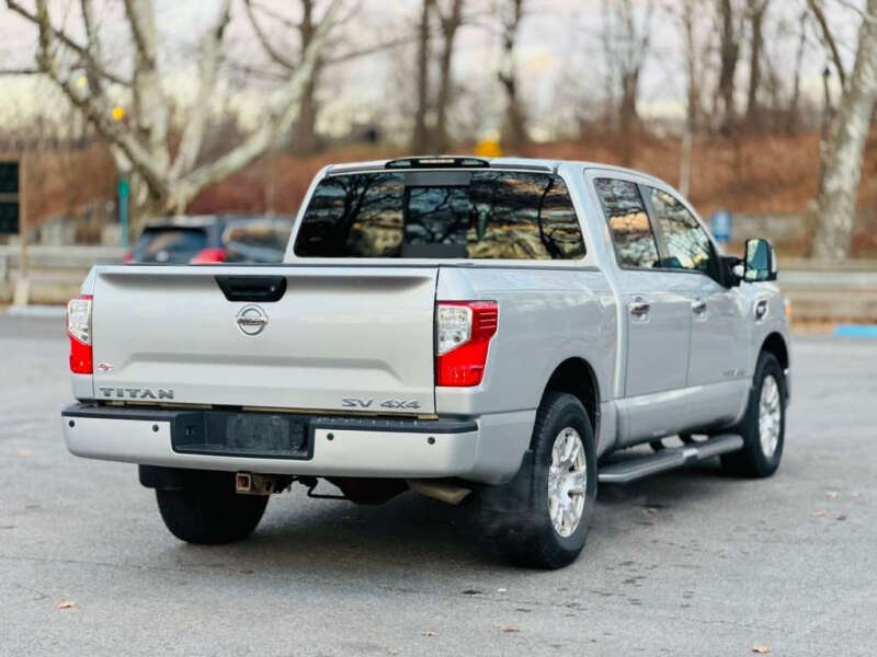 2017 Nissan Titan SV