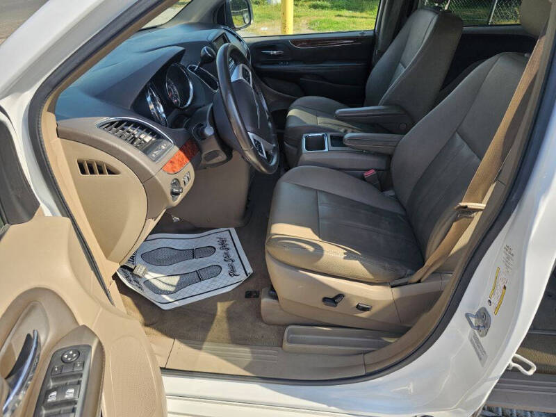 2016 Chrysler Town and Country Touring