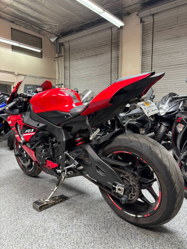 2019 Yamaha YZF-R1