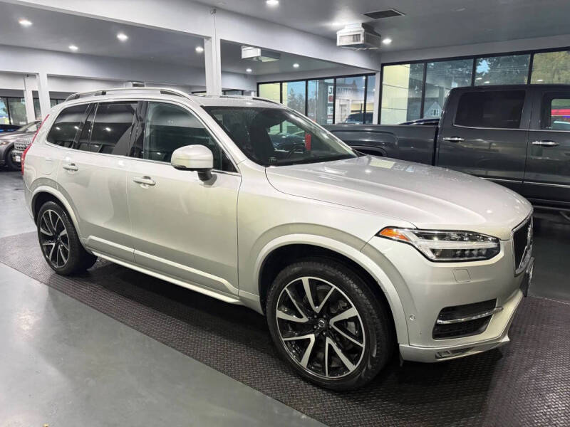 2018 Volvo XC90 T6 Momentum